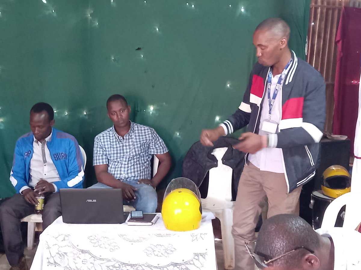 brainunited254's tweet photo. A urban refugee without document allowing him/her to get job,  can start a small business, and through table banking, become self-reliant.
@BUD in collaboration with @JRS  are empowering youths refugee Nairobi. https://t.co/Wxn6dvL7vH