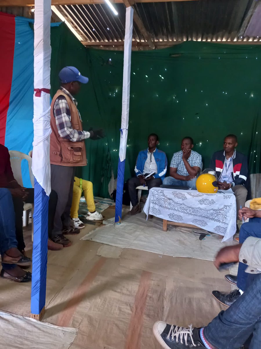 brainunited254's tweet photo. A urban refugee without document allowing him/her to get job,  can start a small business, and through table banking, become self-reliant.
@BUD in collaboration with @JRS  are empowering youths refugee Nairobi. https://t.co/Wxn6dvL7vH