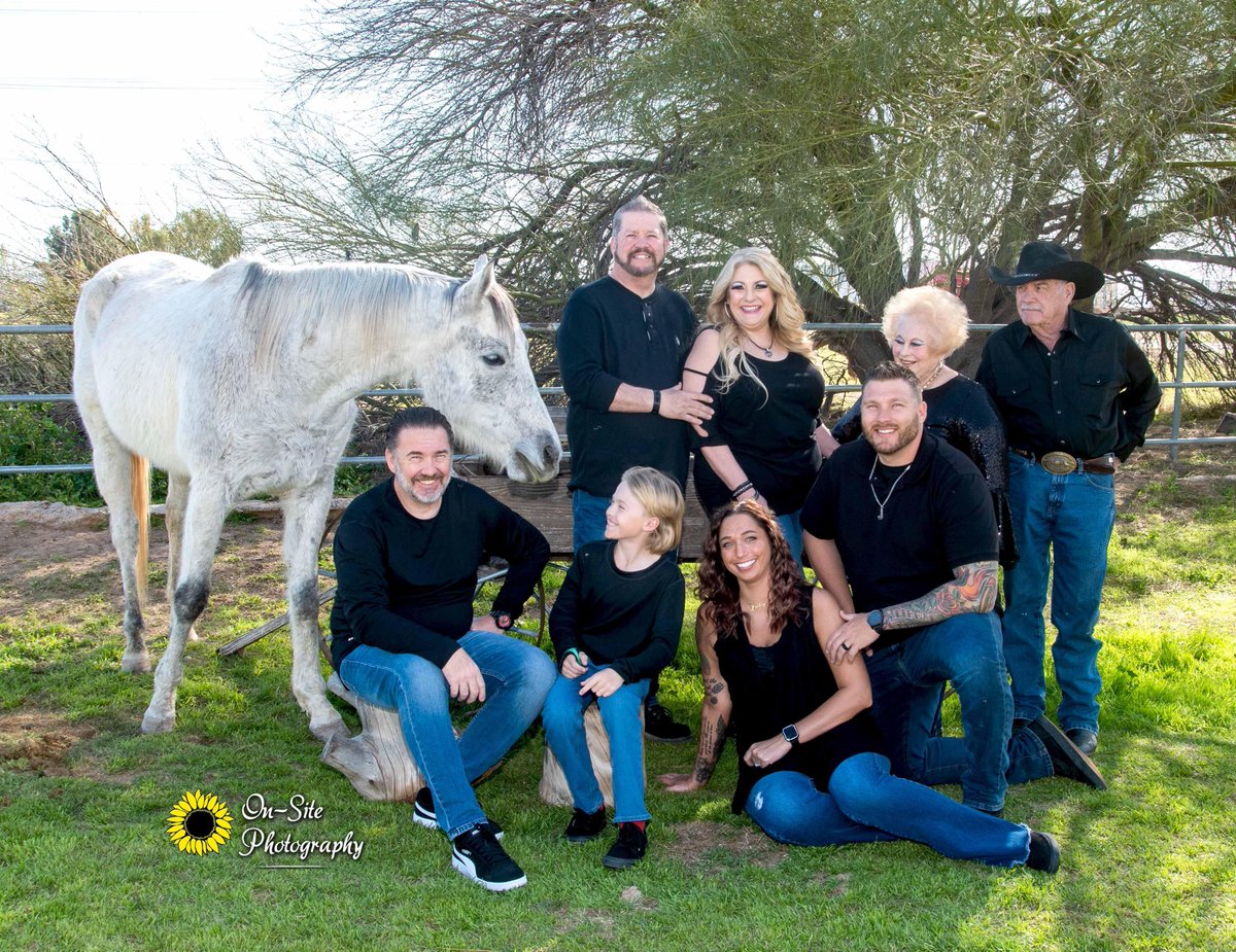 OnSitePhoto's tweet photo. Our new Photobomber..... For family photos check out our website https://t.co/gntzCYANDx or text 623.237.1627 https://t.co/5qE7U6SfLw