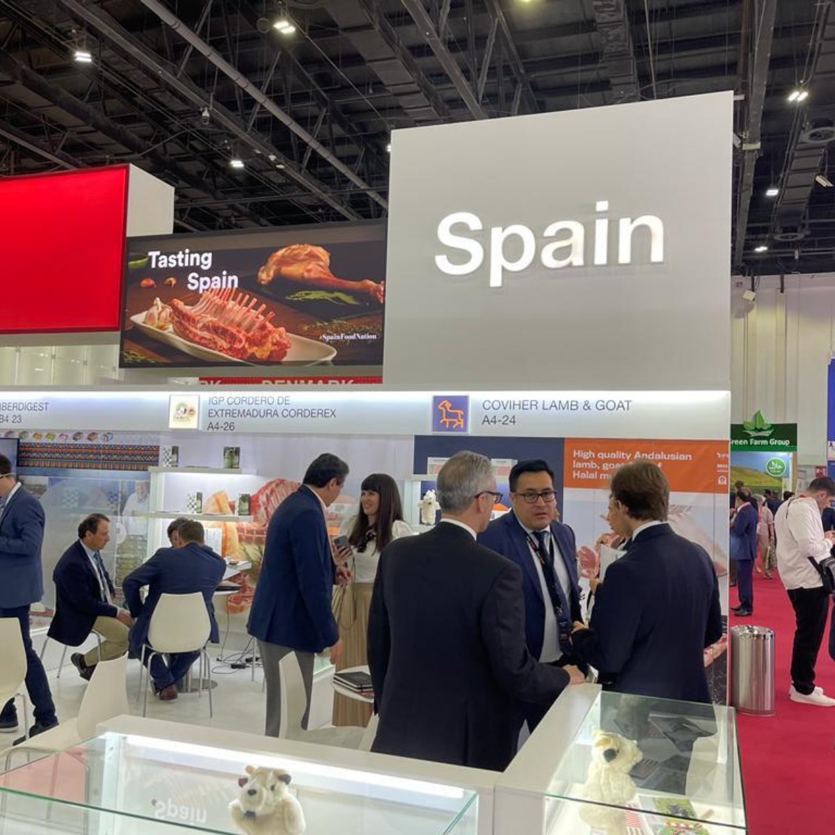 atlasmktstudio's tweet photo. This week our international team has landed in #Dubai to attend @Gulfood!
Especially to raise awareness of EU quality standards in Middle Eastern markets, thanks to the @ExclusiveLambEU  international promotion programme.
#internationalpromotion #gulfood #gulfood2023 #uae https://t.co/QOowiPPoq4