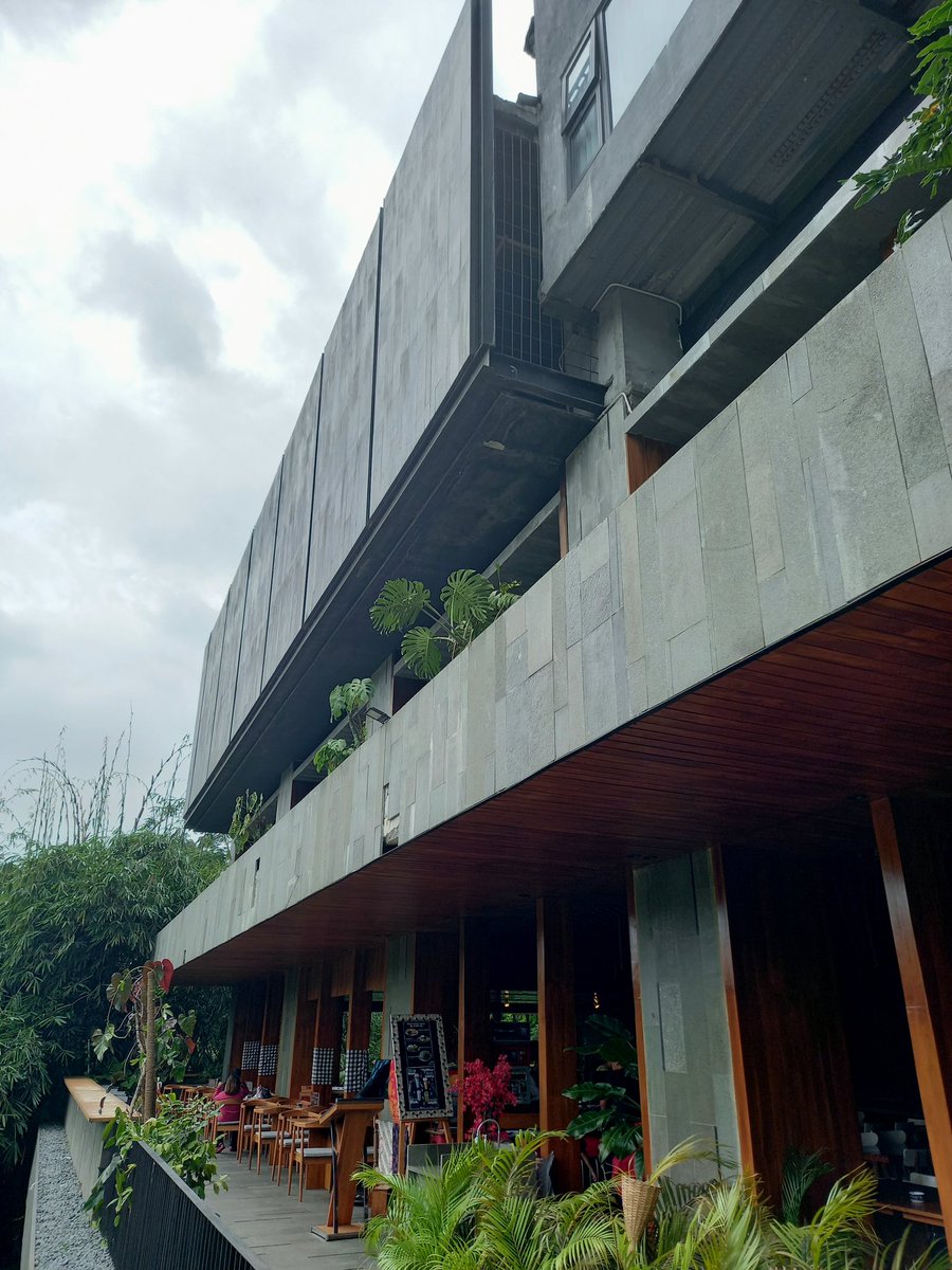 yghe_'s tweet photo. Kumpulan photo Ghea dan tempat yang dikunjunginya, soalnya hp sering ilang atau rusak, sebagai generasi mager backup karena usia. Dikumpulin di sini saja. Bukan profesional jadi ya udah kalo lewat ya dimaklumi saja. https://t.co/snlWr7sgA9