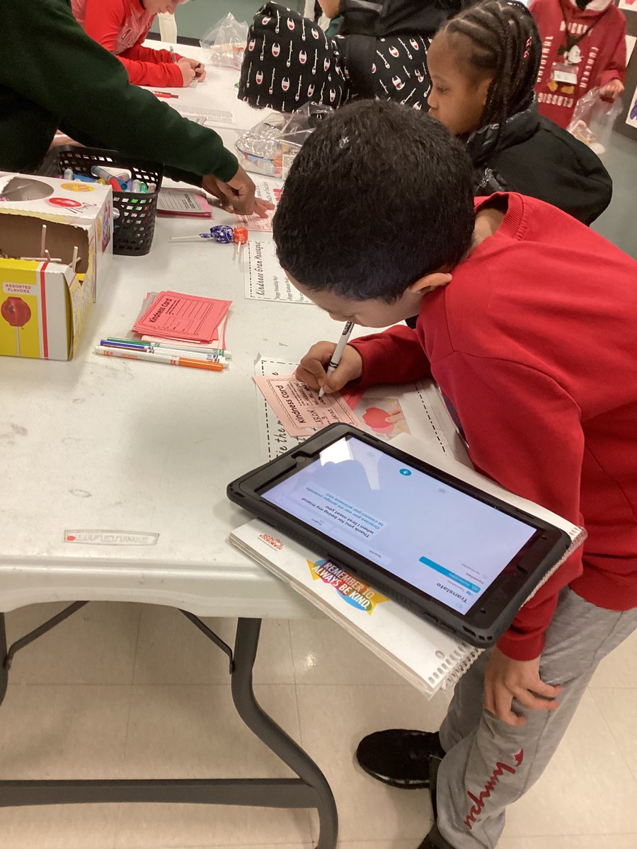 awardNKC's tweet photo. Thanks to technology,  no language barrier will stop kindness from spreading at Topping Elementary! Love these kids! @ToppingBulldogs @NKCSchools @CNettleTeach https://t.co/NNwsRuyXZJ