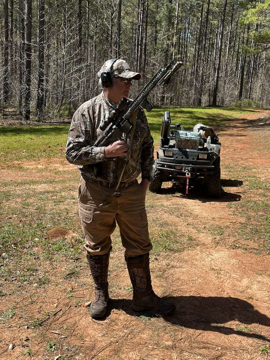 JMpowerguy's tweet photo. Many in my life have shaped me the way I am today. One was my Daddy. The other two are my older brothers. Today @1houndstooth celebrates a BIRTHDAY. He was tough as a big brother because of age difference. But he always had my best interest in mind! He is my hunting buddy now. https://t.co/m2b2kw5wTj