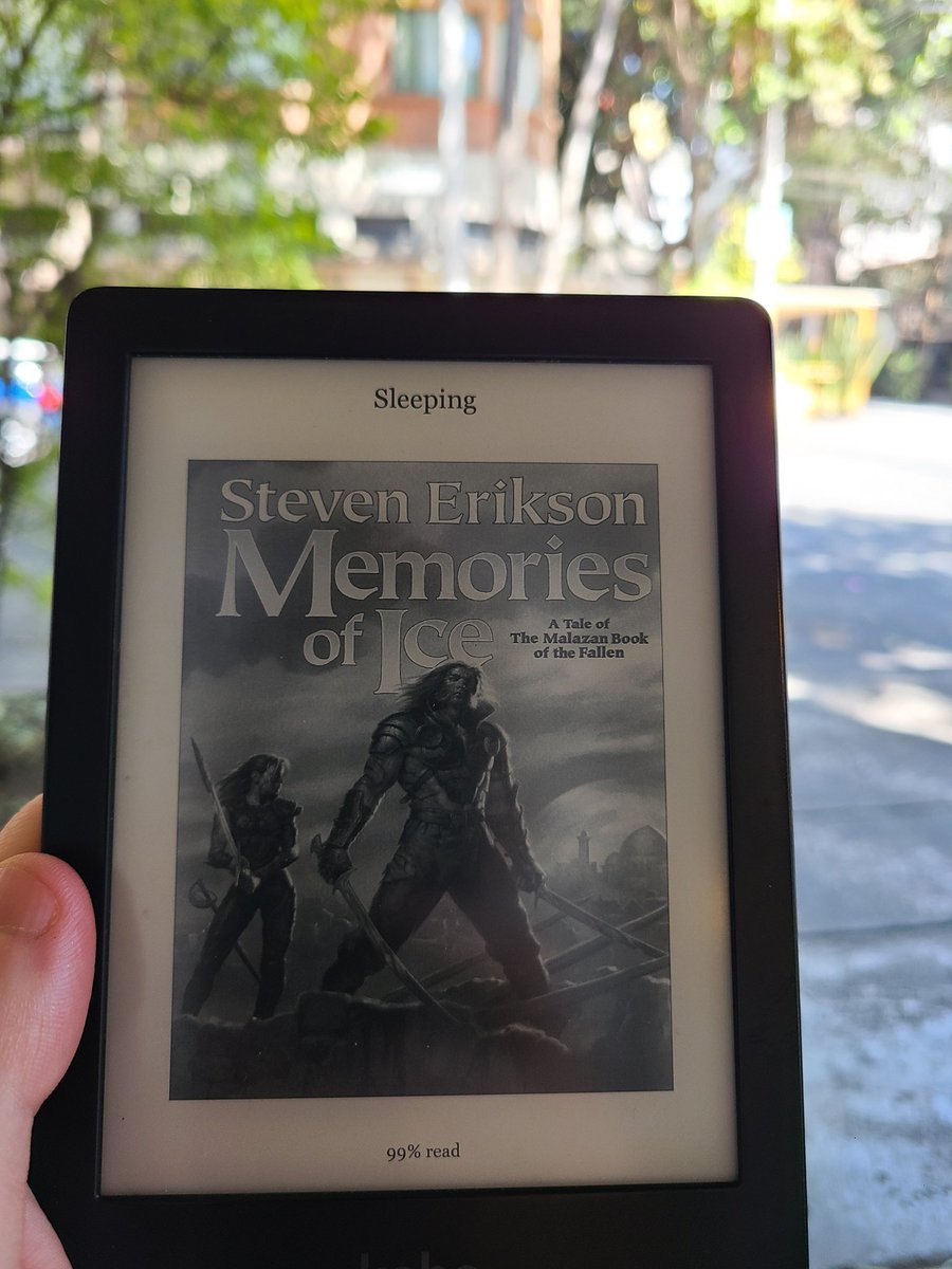 ThePringularity's tweet photo. One of the most unforgettable climaxes in fiction. I teared up several times 😢 #malazan https://t.co/JVhnW3pzXz