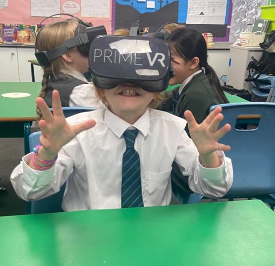 HamiltonSTEM's tweet image. Children loved the VR workshop session today! Y5 managed to virtually go around the world to explore a range of different biomes &amp;amp; Y6 virtually toured around the world where they could examine the factors contributing to climate change. @primevruk @HamiltonAcadY6 @HamiltonAcadY5