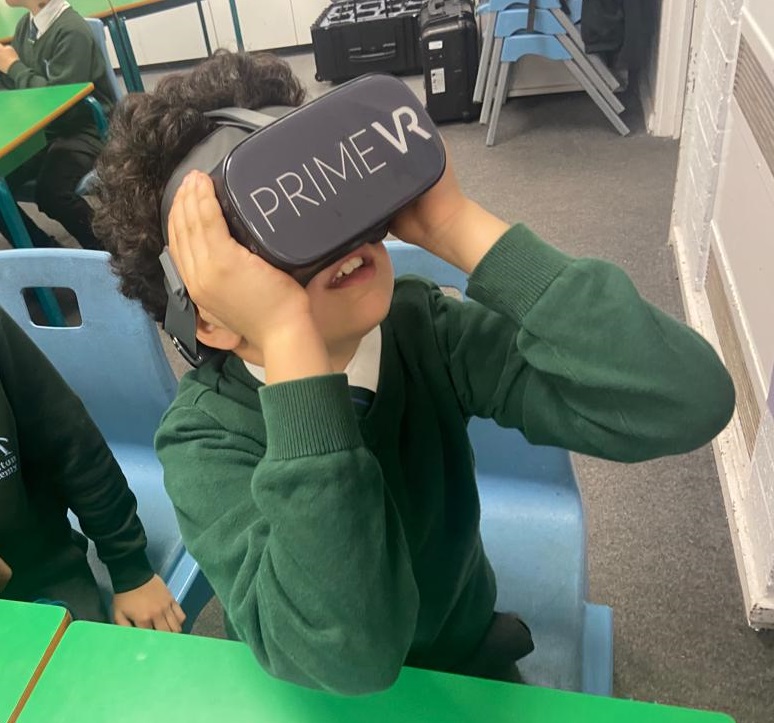 HamiltonSTEM's tweet image. Children loved the VR workshop session today! Y5 managed to virtually go around the world to explore a range of different biomes &amp;amp; Y6 virtually toured around the world where they could examine the factors contributing to climate change. @primevruk @HamiltonAcadY6 @HamiltonAcadY5