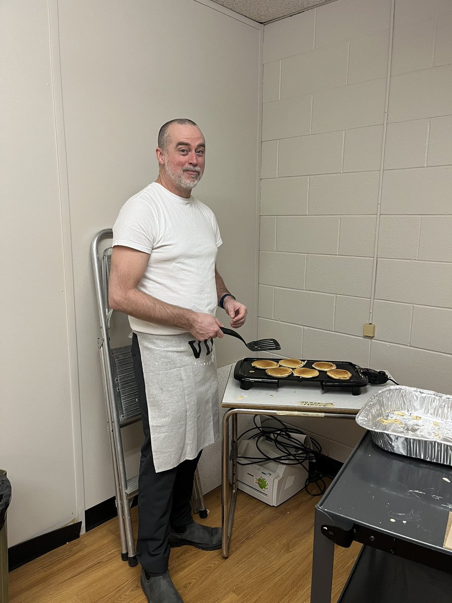 Love what Principal McGrath at Brier Park is cooking up today! <a href="/GEDSB/">Grand Erie District School Board</a> <a href="/DirectorGEDSB/">Dr. JoAnna Roberto, Ph.D.</a> #math #mathtalks #PancakeDay #learn#lead#inspire