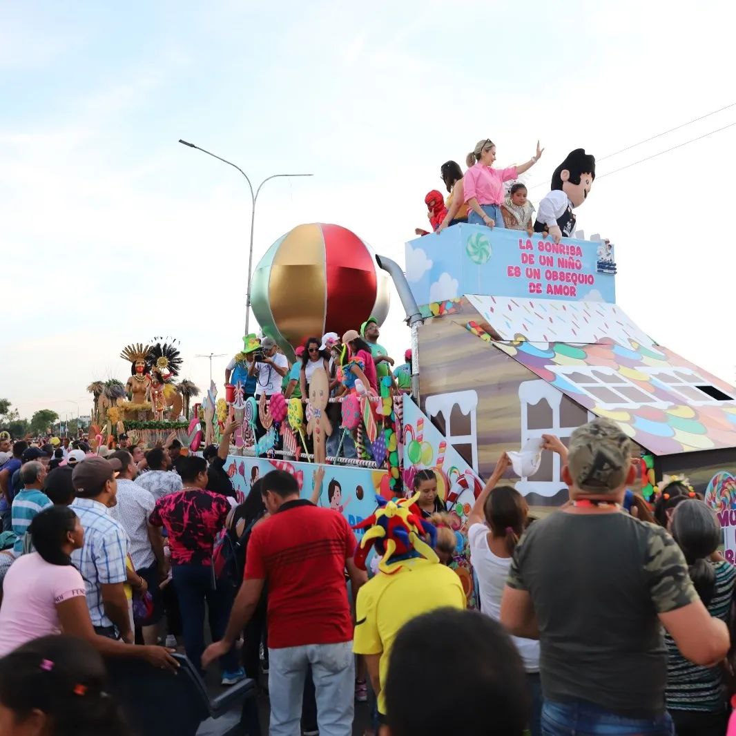 gobmonagasve's tweet photo. #EnFotos | La Fundación Regional El Niño Simón Monagas, junto a otras instituciones y empresas privadas, hicieron gala de la creatividad en el primer día de desfiles de carrozas y comparsas del Carnaval de Maturín 2023.

#VzlaViveElCarnaval #Maturin #Monagas @NicolasMaduro https://t.co/kY13h08XKt
