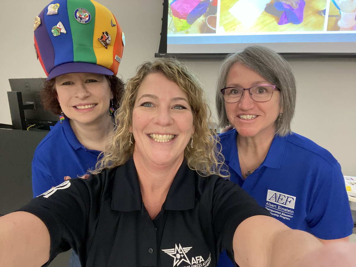 melissapore's tweet image. Having fun with Vida and Dr. Y!! #afa #DocYSTEM #STEMEducation #YouBelonginSTEM #usna