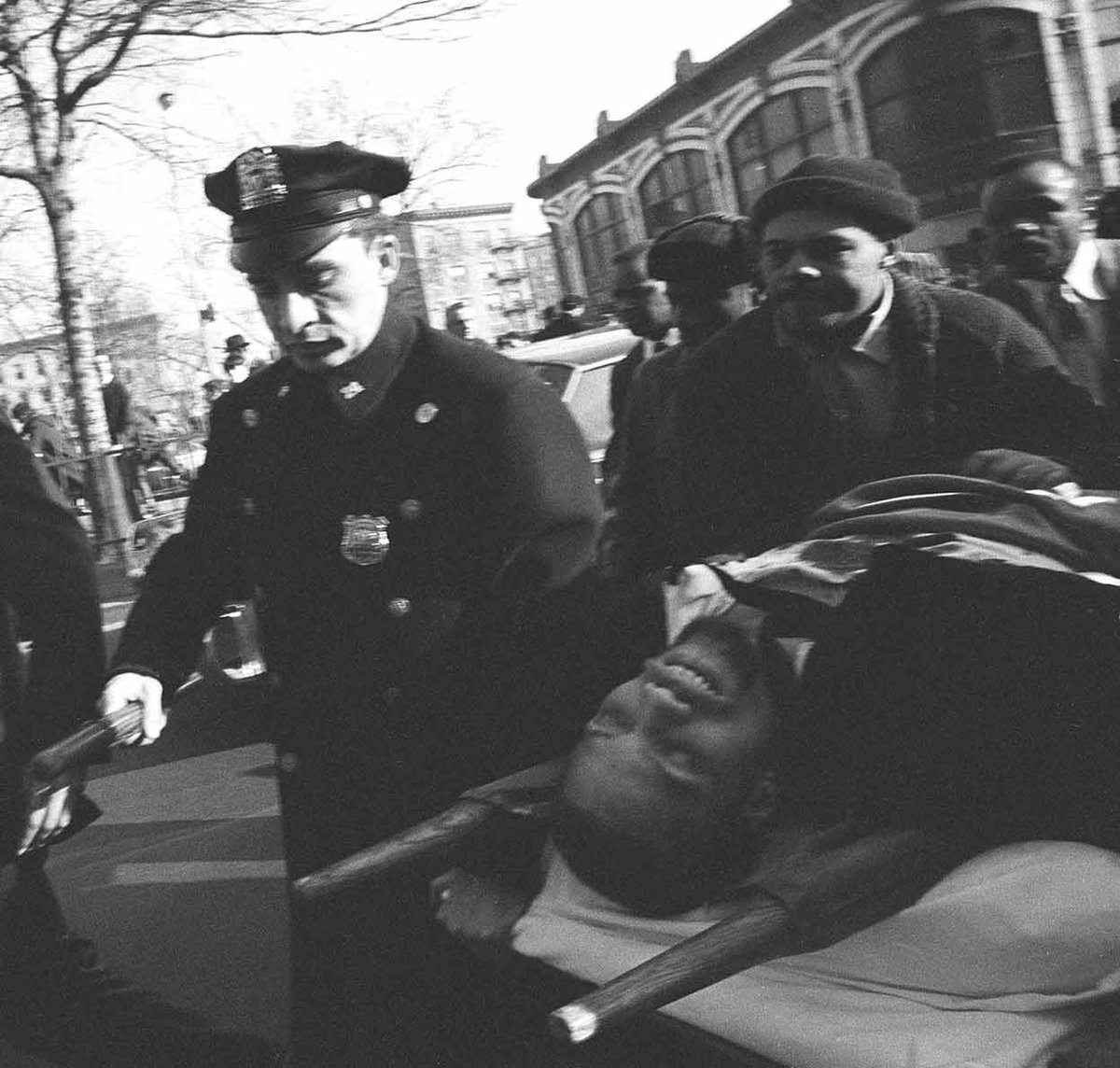 CineHistorico's tweet photo. #TalDiaComoHoy #HoyEnLaHistoria #UnDiaComoHoy #CineHistórico #MalcolmXDay 1965 En Nueva York es asesinado el activista afroamericano #MalcolmLittle, y cuyo nombre oficial completo era El-Hajj Malik El-Shabazz "#MalcolmX" (n. 1925),.... https://t.co/VyjOGfprAi