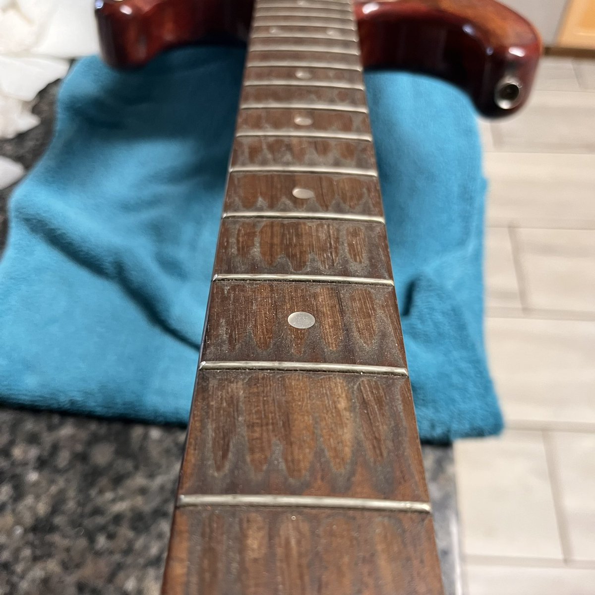 WrockFit's tweet image. Do you clean the finger gunk or nah?

#guitar
#maintenance
#restring