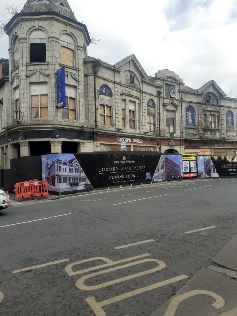 Shillyboy66's tweet photo. Luxury apartments and Cas town centre are words that should never really be used in the same sentence 😬 #keepitcas https://t.co/TgKFRiXlD1