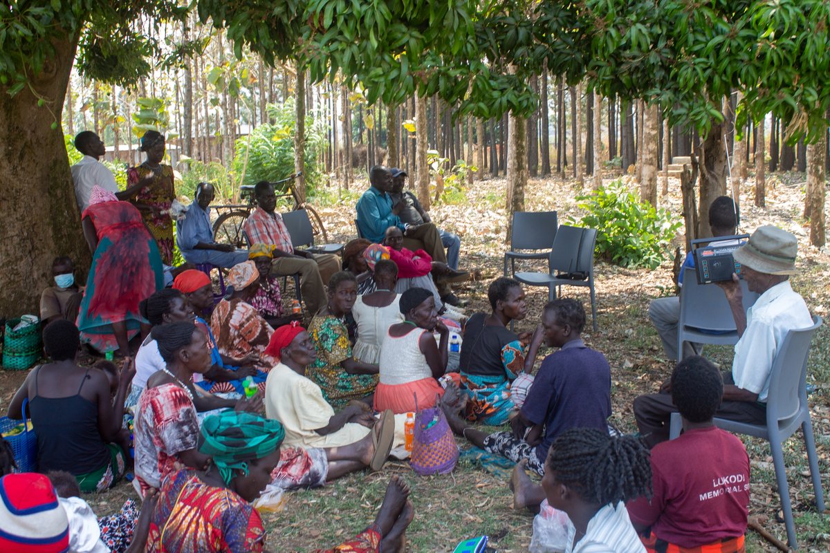 “We use local languages to describe legal terms in an accessible, meaningful way”, says Maria from #ICCoutreach #Uganda.
20+ languages are used inside & outside #ICC courtroom: Sango, Acholi, Georgian, Songhay, Tagalog, Bengali, to name a few.
#MotherLanguageDay #KnowledgeAsPower