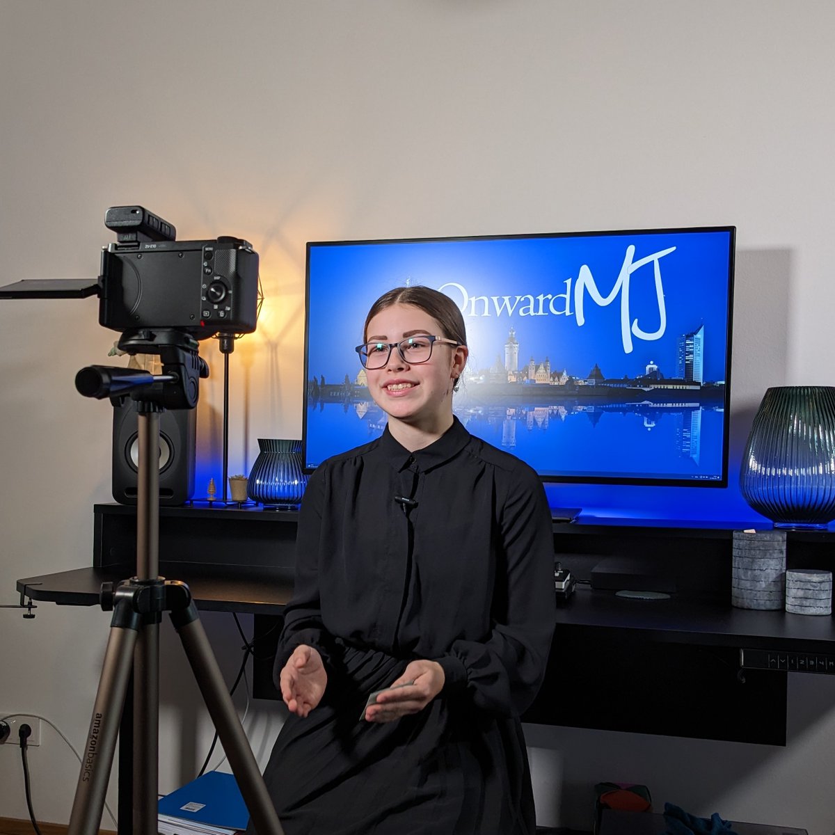 OnwardMJ's tweet image. I've been slacking lately - no new videos on our channel in 2 weeks! Been busy around here, but good news! Our daughter recorded her first solo video and will share some of her experiences in the German school system compared to the American system. Stay tuned!

#lifeingermany