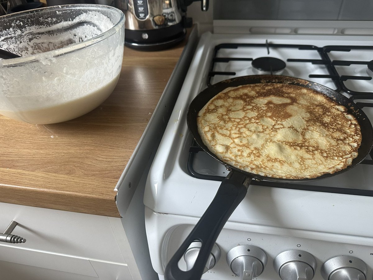 StAndrewsN16's tweet photo. Pancake party starting now @StAndrewsN16 in #StAndrewsN16Halls  #CranwichRoad https://t.co/BHK3ohIdzY
