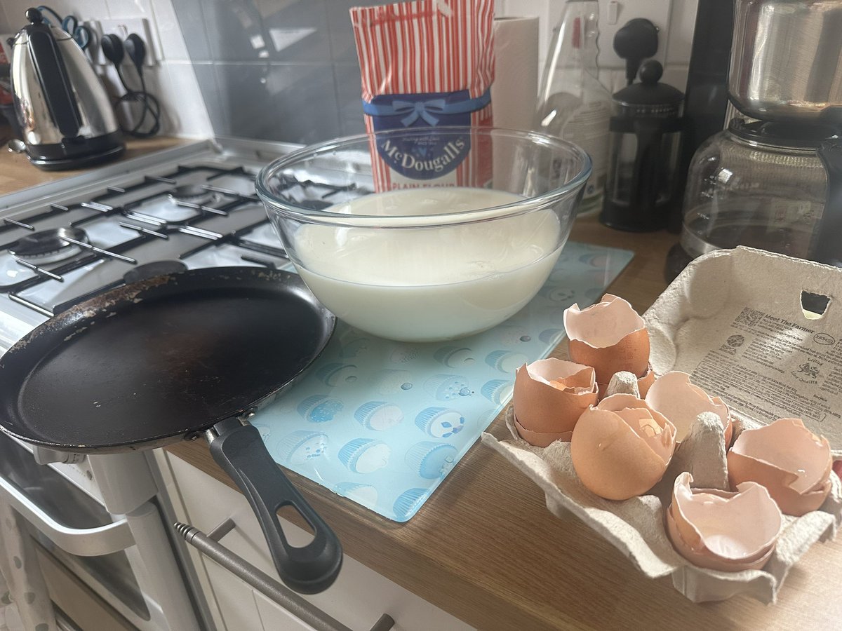 Pancake party starting now <a href="/StAndrewsN16/">StAndrewsN16</a> in #StAndrewsN16Halls  #CranwichRoad