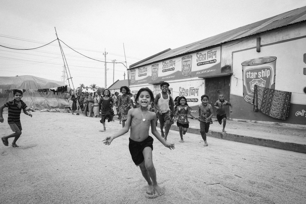 TomasDerner's tweet photo. "Just published my latest photo essay from #Bangladesh! Join me on a journey to the rice drying paddies and vibrant batik-making village, where I explore the lives of the hardworking people and their families. #Photojournalism #PeopleAndCulture"  @gruen Told with @exposure https://t.co/yZOfJSlEBy
