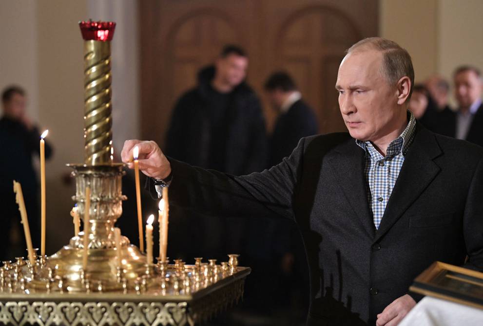 "A occidente no le importa por quién apostar en la lucha contra Rusia. Lo principal es luchar contra nosotros, todo el mundo puede ser utilizado, terroristas, neonazis, incluso el mismo diablo...
 Siempre que cumplan sus órdenes, sirven como armas contra Rusia" 
  Vladímir Putin.