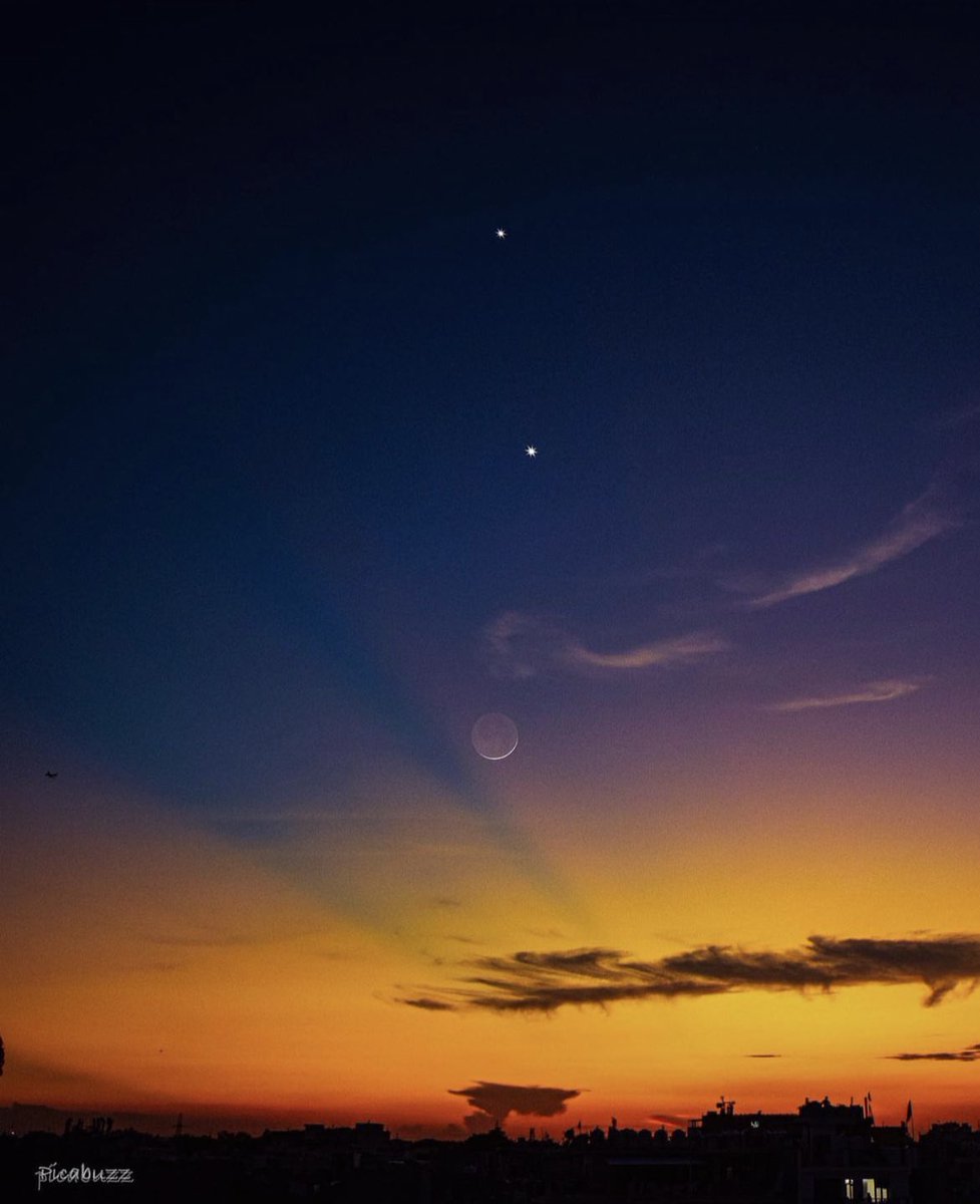 Moon Jupiter and Venus at a spectacular Sunset