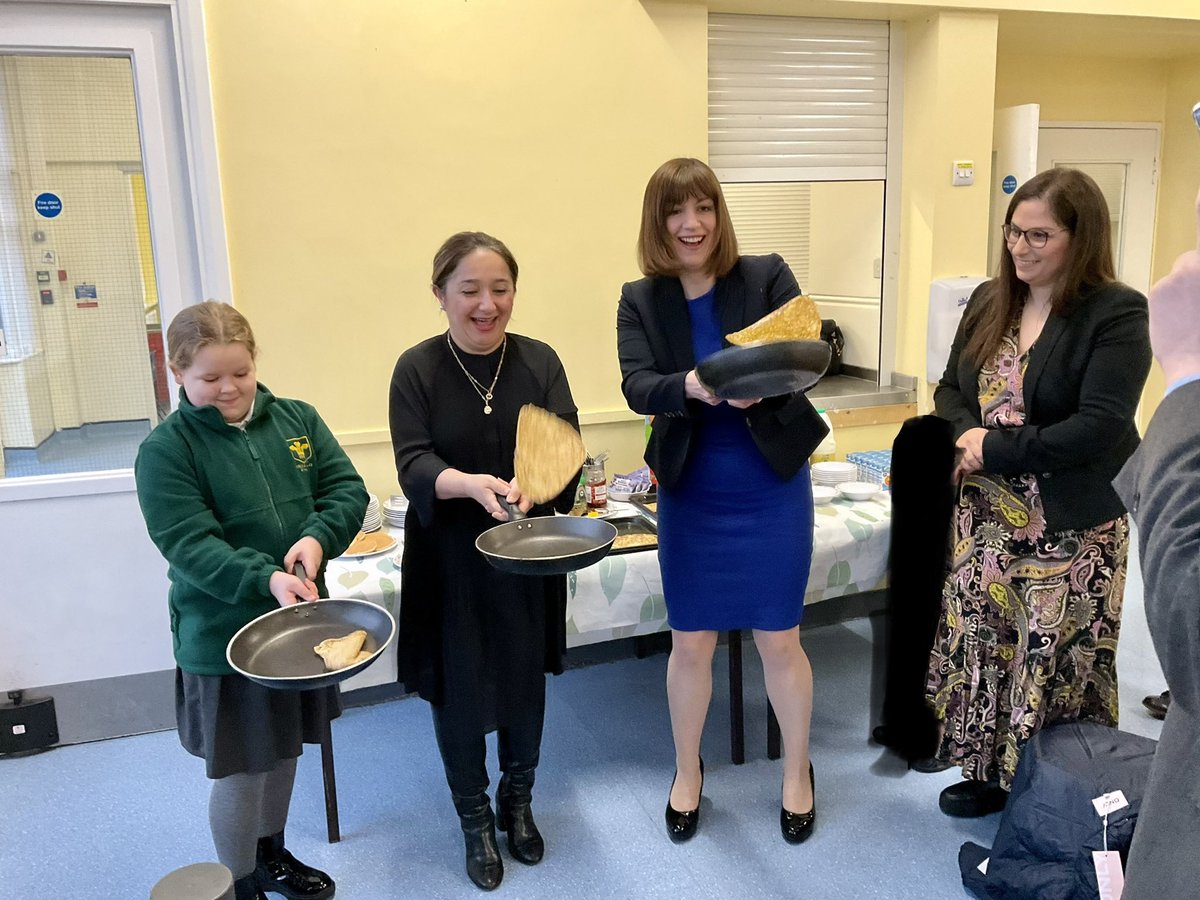 PoW_Primary's tweet photo. Our brilliant Breakfast club welcomed @bphillipsonMP, @FeryalClark and @Nesil_Caliskan @EnfieldCouncil for some fun and pancakes this Shrove Tuesday. The pancake flipping was almost as impressive as the learning and environments they saw during their tour! https://t.co/2ydh1wWrPf