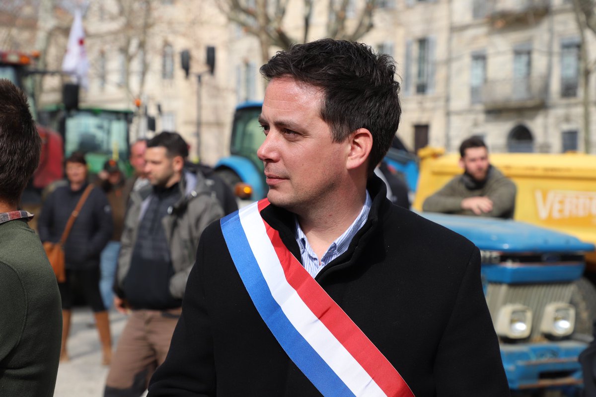 YoannGillet30's tweet photo. J’étais ce matin et ce midi, avec mon suppléant le Maire de Beaucaire @jsanchez_rn, devant la préfecture du Gard pour apporter mon soutien aux agriculteurs mobilisés pour exprimer leur colère.

Ils méritent notre considération. Le gouvernement doit arrêter de les mépriser. https://t.co/l4ZknmFaQX