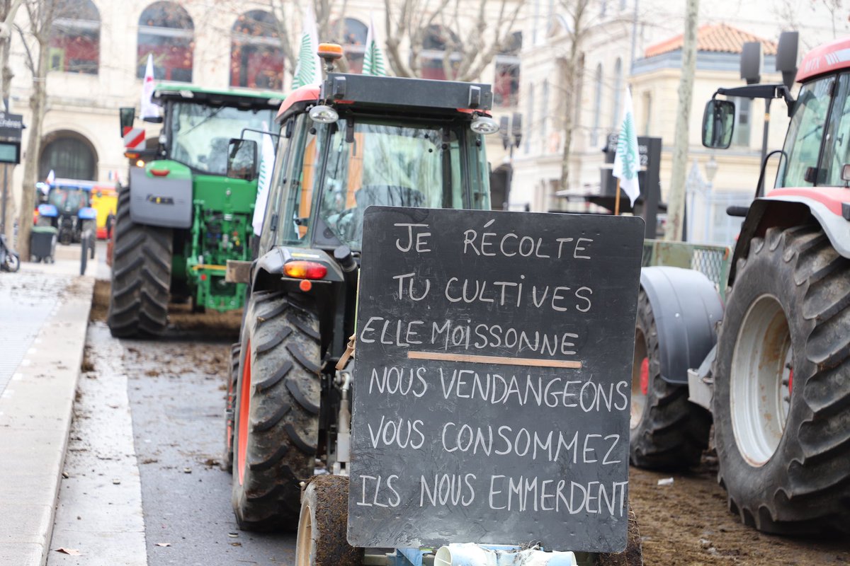 YoannGillet30's tweet photo. J’étais ce matin et ce midi, avec mon suppléant le Maire de Beaucaire @jsanchez_rn, devant la préfecture du Gard pour apporter mon soutien aux agriculteurs mobilisés pour exprimer leur colère.

Ils méritent notre considération. Le gouvernement doit arrêter de les mépriser. https://t.co/l4ZknmFaQX