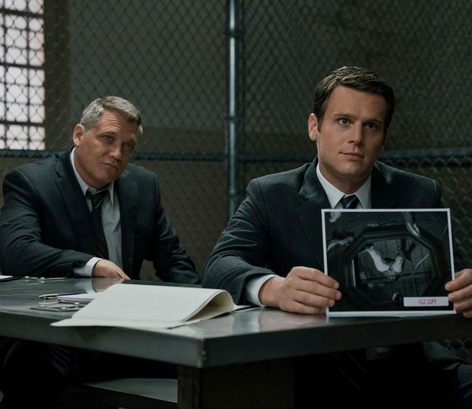 GabyMeza8's tweet photo. NO VOLVERÁ 😣 #DavidFincher aseguró que #Mindhunter no tendrá tercera temporada en #Netflix, debido a que no atrajo el público suficiente ante su costo de producción
"Es un programa costoso y ante los ojos de Netflix, no atrajo audiencia suficiente para justificar su inversión" https://t.co/M6R5jmp3QO