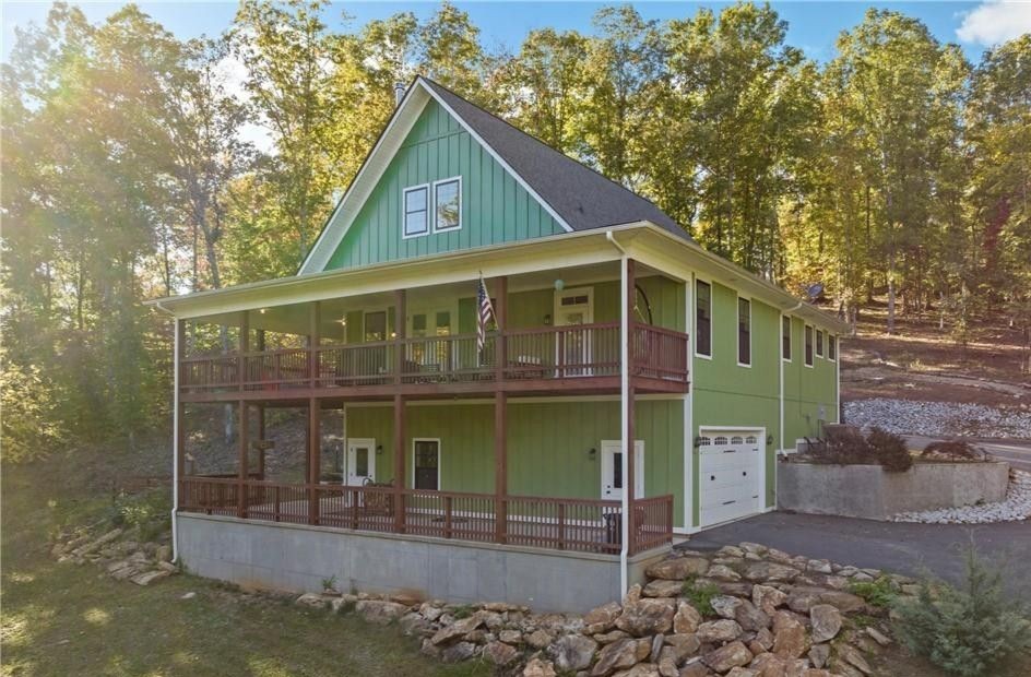 landwatch's tweet photo. This bright and open home is situated on almost 20 acres of unrestricted land. The property features a pond, two creeks, creekside camping, trails, and more. Listed By Looking Glass Realty
.
.
.
Property ID: 415239220
https://t.co/ZSTlNG6CDc https://t.co/pH4Ye6POLC