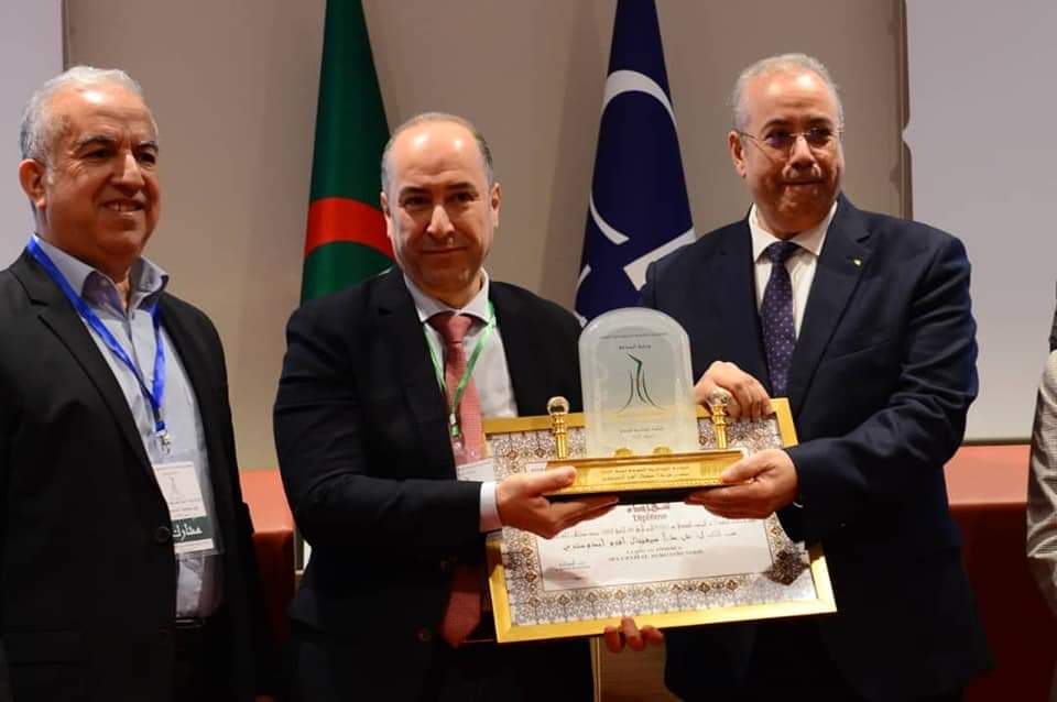 MalikRebrab's tweet photo. سعداء جدا لنيل مجمع Cevital الجائزة الجزائرية للجودة للصناعات الغذائية وممتنون لمعالي وزير الصناعة أحمد زغدار  و للسيد رئيس الجمهورية عبد المجيد تبون الذي يسعى  لجعل الجزائر في مصاف الدول الرائدة اقتصاديا وارادته في تشجيع التميز في مختلف المجالات. https://t.co/yPWE5sQV84