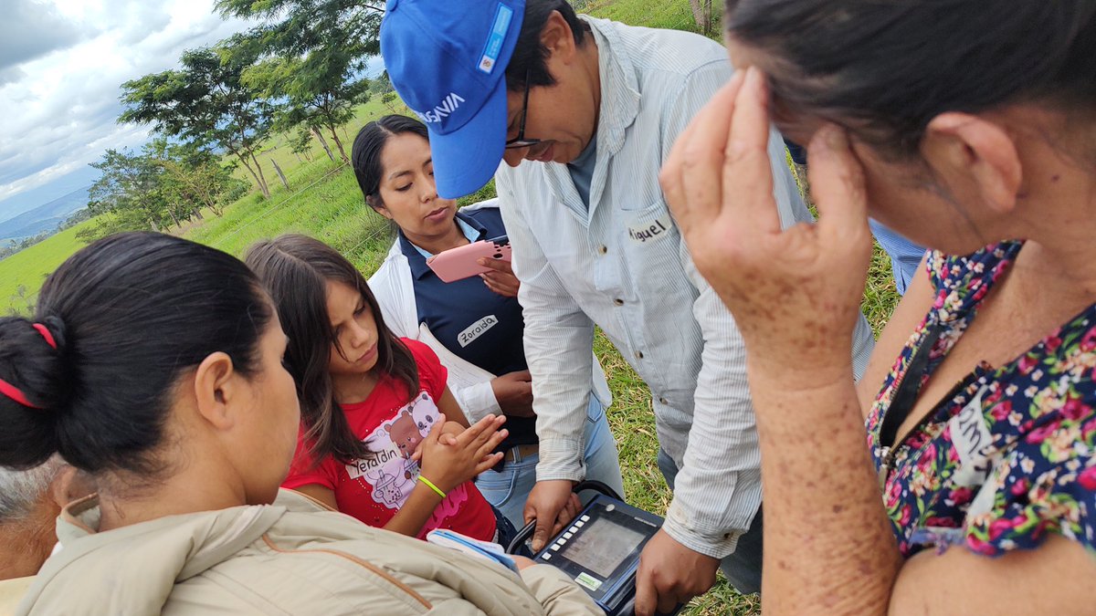 InstitutoSINCHI's tweet photo. El #SurDelMeta📍inició el #FortalecimientoDeCapacidades en el marco de la #PlataformaDeInnovación✅: “Diagnóstico de suelos y bio-insumos” de Bio-Futuro, Mesetas 👩🏽🌾🤝👩🏼🔬
#ProyectoAbrigue
#AmazonasSostenible https://t.co/GShDAfRSqu
