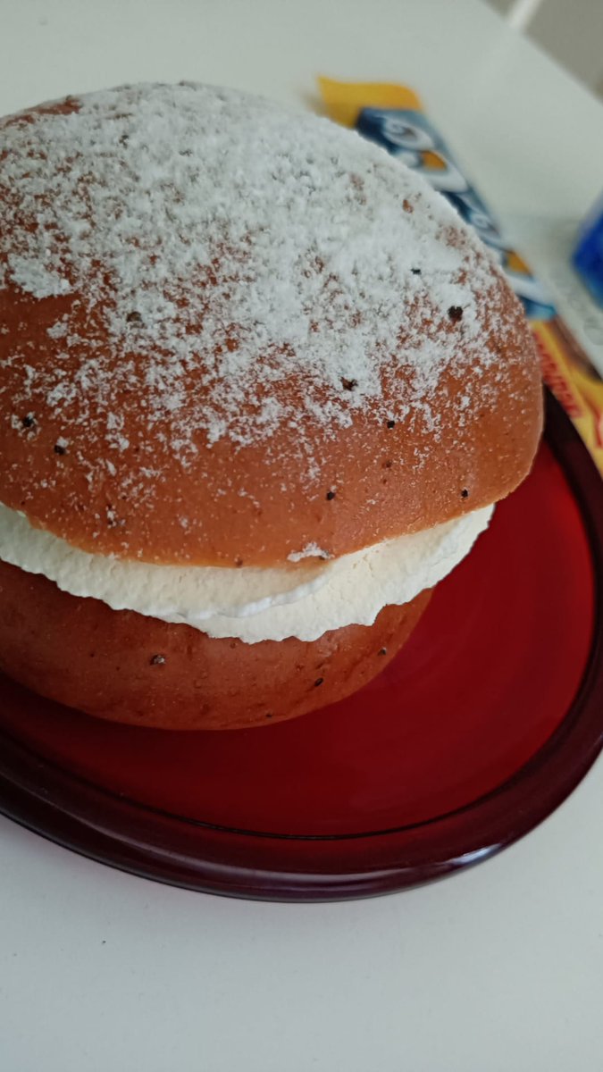 swetraditions's tweet photo. A semla is a sweet bun filled with almond paste and topped with whipped cream. This pastry is served up until, and on, Shrove Tuesday, fettisdagen in Swedish. This day falls 40 days before Easter and is the last day before Lent. https://t.co/on3V4agaUp