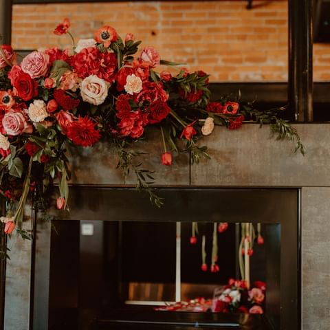 Our dining room is versatile! If you need a space (and great food!) to host a baby shower, a rehearsal dinner, etc. we have the place for you.

☎️ for information at 716-362-2802.

📸: @bellablosephotography 
🌹: @evergreenfloral_nf 
🎈: @balloonbarbflo