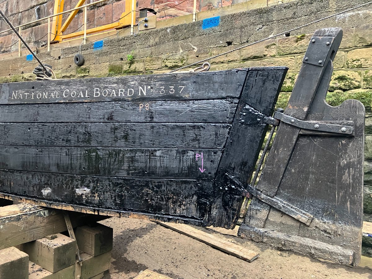 NWMuseum's tweet photo. Box Boat 337 was breasted up earlier this year to travel up the Manchester Ship Canal. Our boat has been re-caulked, pitched and tarred at @Nwich_Drydock. We plan to have it returned for Easter!
#NationalWaterwaysMuseum #EllesmerePort #Collections #FloatingCollections #BoxBoat337 https://t.co/8A6V1B4WqE