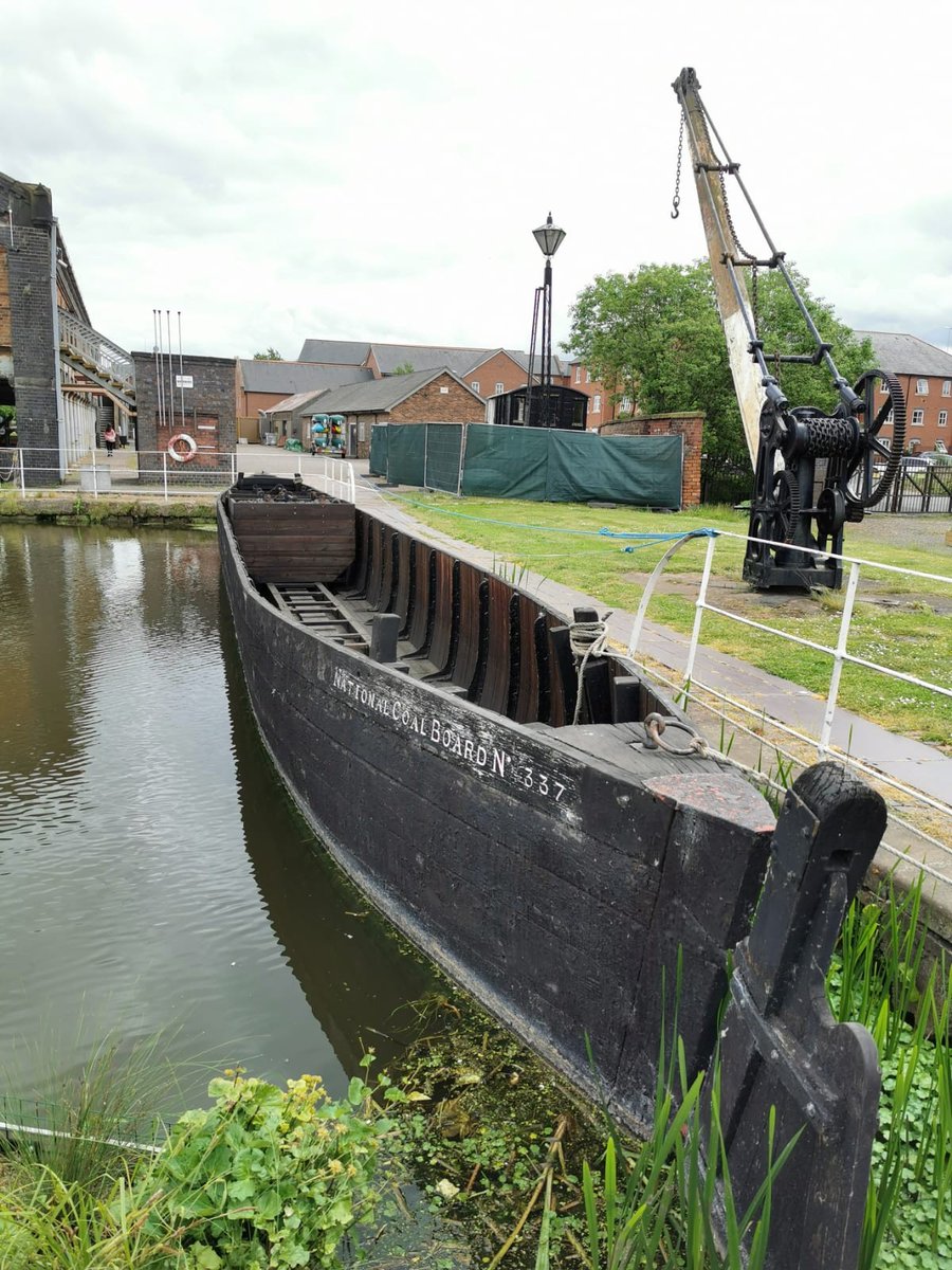 NWMuseum's tweet photo. Box Boat 337 was breasted up earlier this year to travel up the Manchester Ship Canal. Our boat has been re-caulked, pitched and tarred at @Nwich_Drydock. We plan to have it returned for Easter!
#NationalWaterwaysMuseum #EllesmerePort #Collections #FloatingCollections #BoxBoat337 https://t.co/8A6V1B4WqE