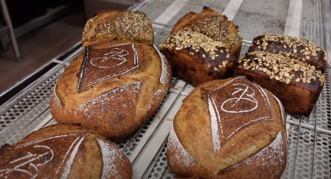 breadstoneovens's tweet image. Thank you to Mike Avery, @bakewithmike. The "study does it" approach in every move is impressive. The stretch and fold of the high-hydration dough, minute 23, is what I need to work on.

youtu.be/LA02YmFJpwg

#frenchbakery #frenchbread #baguettebaking #bricovenbaking