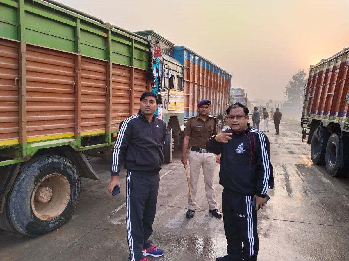 ujjwal121's tweet photo. बालू से ओवरलोड 75 वाहन जब्त, तीन करोड़ जुर्माना, सात गिरफ्तार। आखिरकार बिहार में यह थम क्‍यों नहीं रहा। 
#illegal_Mining https://t.co/dn0Nobm6DA