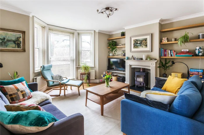 jsoxted's tweet photo. This 4 bed #Victorianvilla with a stunning interior all centrally located in #Oxted town. Beautifully extended to provide a light, contemporary space, designed by #TomPike the renowned #London architect. #surreylife https://t.co/ajR9SwgTeW https://t.co/tsbRQQnWjJ