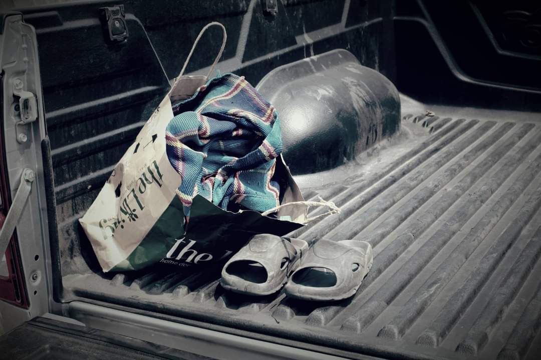 rickymdy1234's tweet photo. "I'm a Burmese. I don't have an address. I have no home. I can't speak Thai. Please have mercy on me. Can I have some food and water ?" 
This is probably the last message left by one poor soul from Myanmar before ending his life in Thailand. #WhatsHappeninglnMyanmar /- https://t.co/dFtCi7MMU6