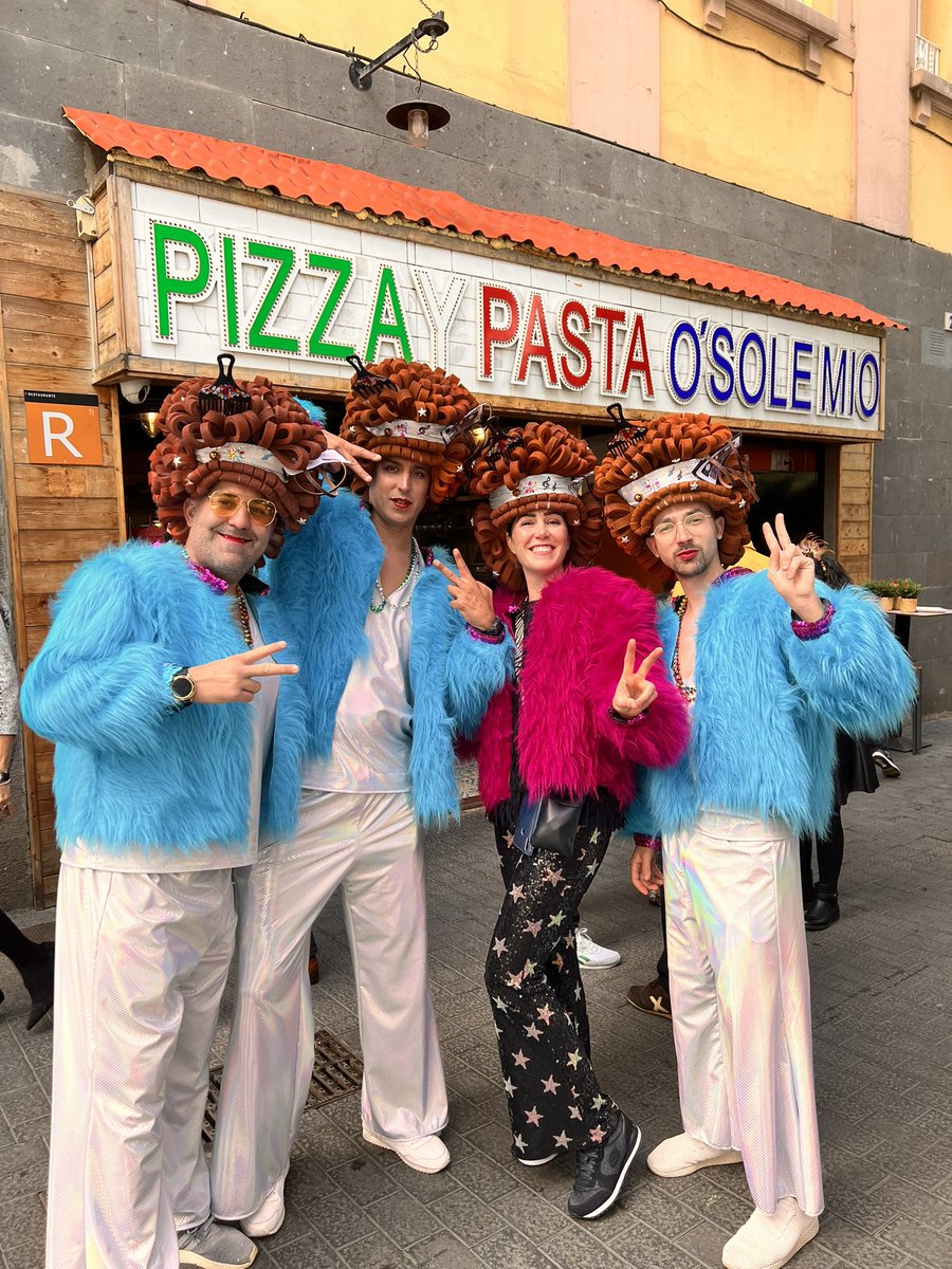 RdenizG's tweet photo. @jaimemederos22 @JulioSuarezB a disfrutar del carnaval, nuestra fiesta 🎊🎊💙🫶🏻 https://t.co/oILOVDRpur