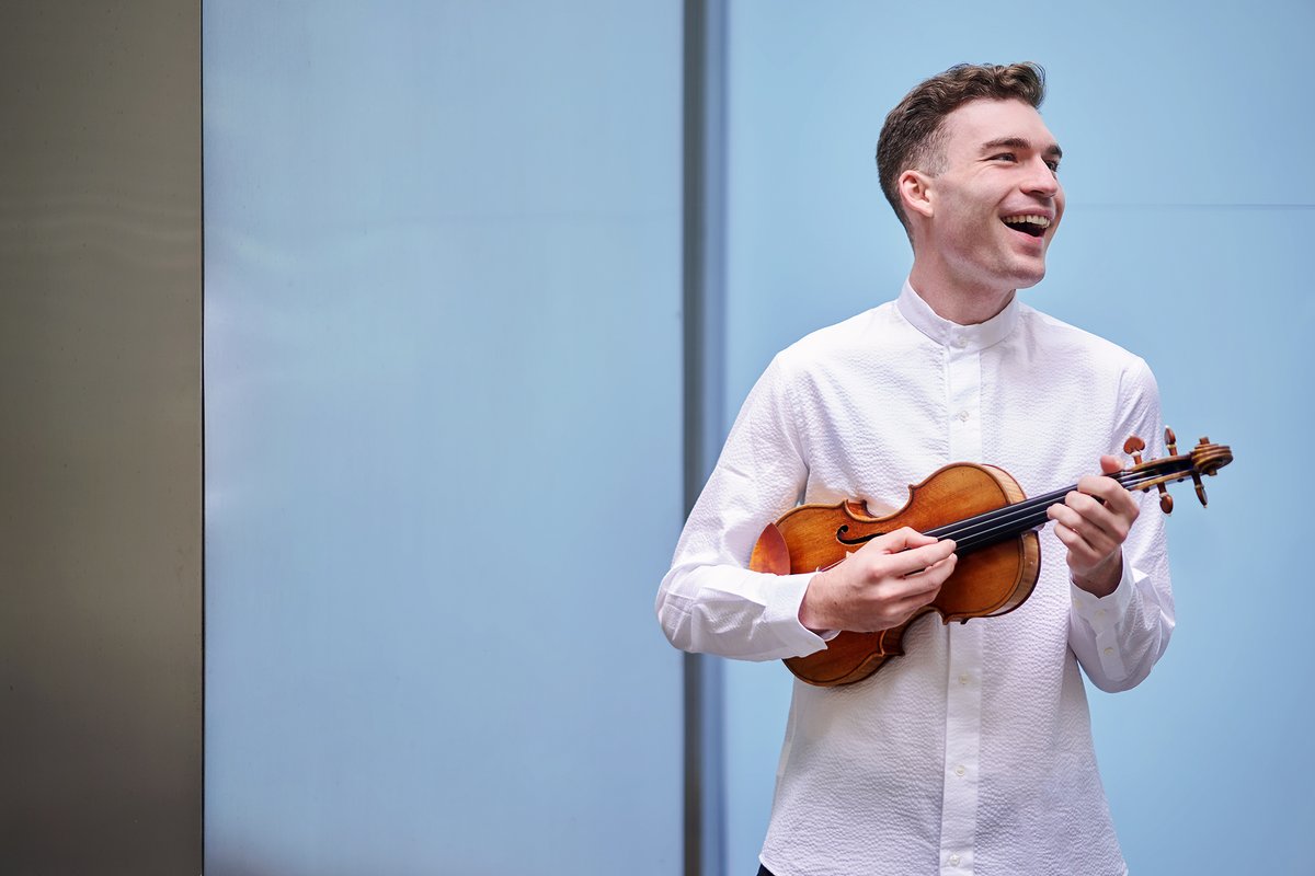 Violinist <a href="/alexikenney/">Alexi Kenney</a> makes his CS debut at <a href="/LongyMusic/">Longy</a>'s Pickman Hall in Cambridge this Wednesday! The solo recital weaves selections from Bach’s Sonatas and Partitas with contemporary compositions. Join us in-person or online: cseries.org/3Z7uToa