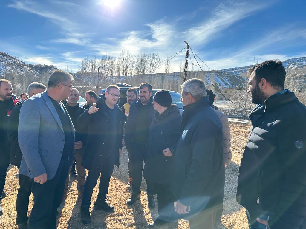 Feyat_ASYA's tweet photo. Başakşehir Belediye Başkanımız @yasinkartoglu ile birlikte Malatya’nın Darende ilçesindeyiz. İlçe Belediye Başkanımız İsa Özkan ile Darende’nin deprem felaketi sonrası genel durumunu değerlendirdik. https://t.co/OrFKWOi49j