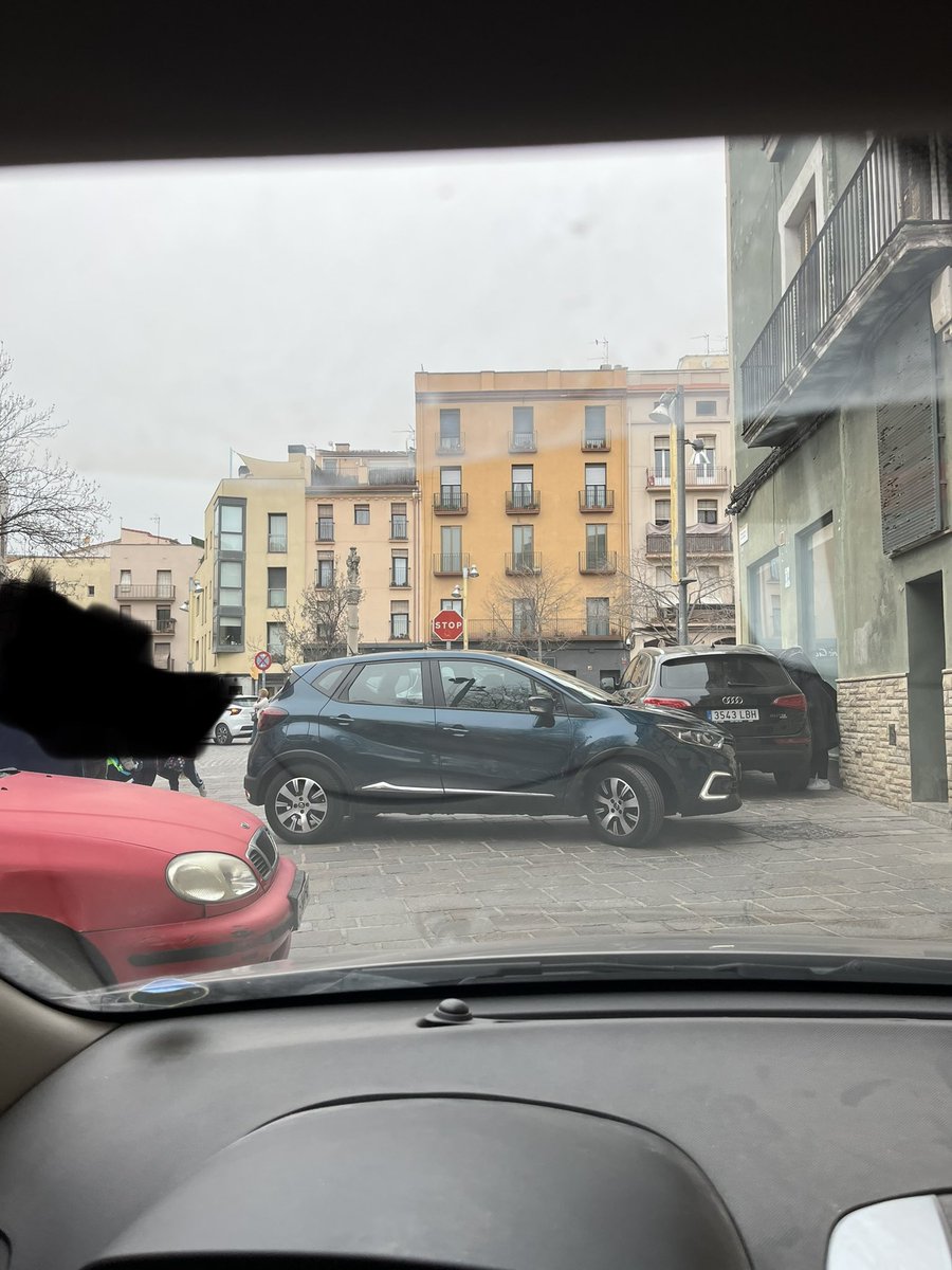 xipieta's tweet photo. Una salutació als que arriben a l’hora a buscar els nens a l’escola. Jo no! 😡 @ajigualada @mikelvives @marccastells https://t.co/EzuI4KUOF0