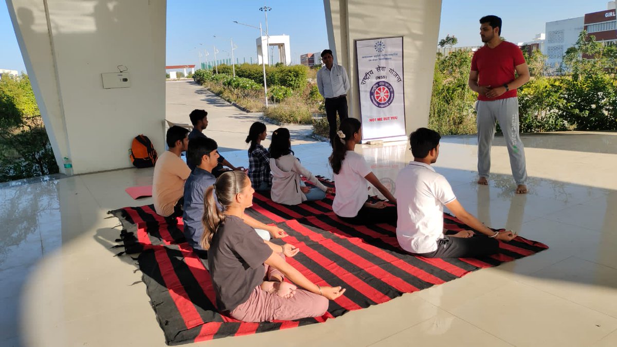 Nssmcu's tweet image. एनएसएस एमसीयू इकाई द्वारा माखनलाल चतुर्वेदी विश्वविद्यालय नवीन परिसर बिशनखेड़ी में निर्मित योग केंद्र में आज योगा एवं मेडिटेशन का आयोजन किया गया।@kg_suresh
#mcu
#nssmcu
#NSS 
#NssIndia 
#nssvolunteers