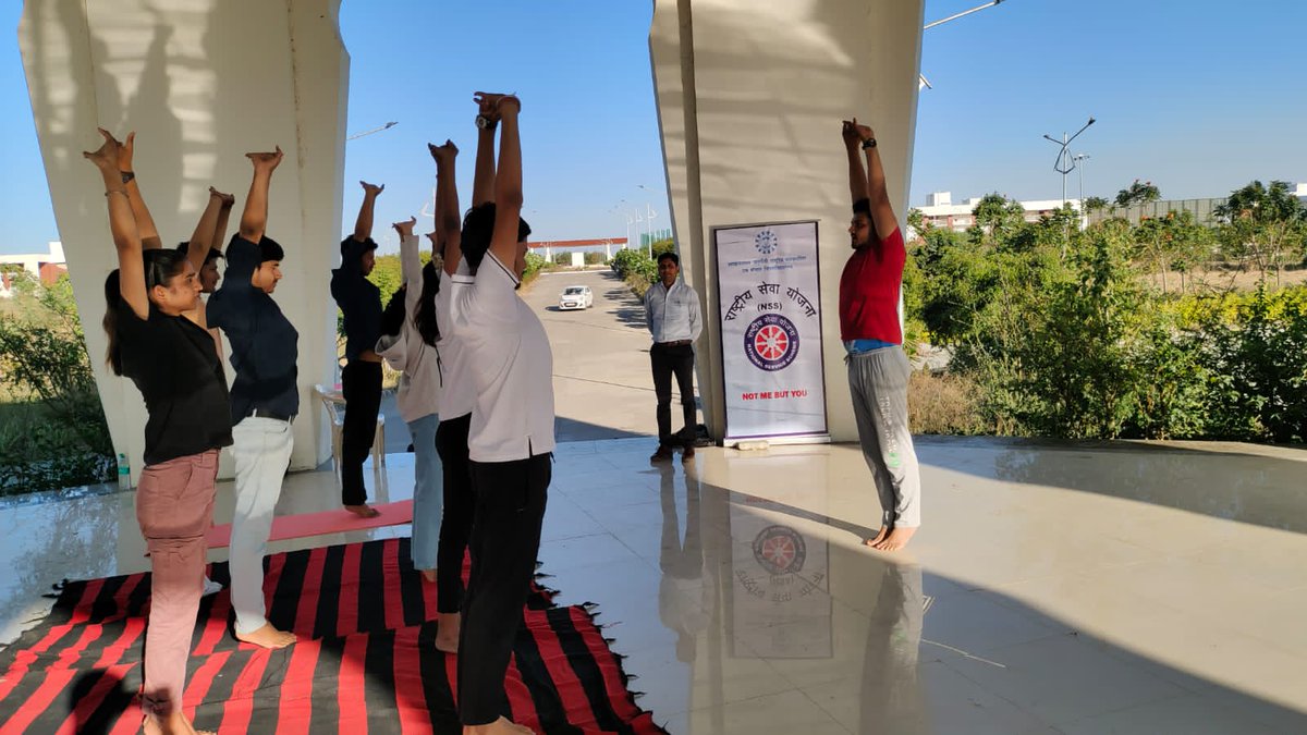 Nssmcu's tweet image. एनएसएस एमसीयू इकाई द्वारा माखनलाल चतुर्वेदी विश्वविद्यालय नवीन परिसर बिशनखेड़ी में निर्मित योग केंद्र में आज योगा एवं मेडिटेशन का आयोजन किया गया।@kg_suresh
#mcu
#nssmcu
#NSS 
#NssIndia 
#nssvolunteers