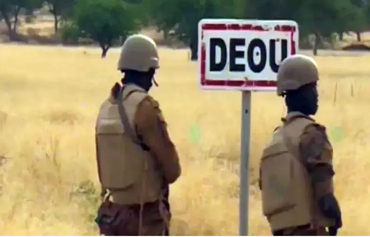 AshleyLelaMAIGA's tweet photo. Alors que tous les corps des soldats tombés sur l'axe #Deou-#Oursi ne sont pas encore retrouvés que l'Etat-major essaie de se disculper: "On leur avait d'attendre parce qu'il y'avait des risques d'embuscades! Mais ils n'ont pas ecouté!" disent certains officiers. #Burkina https://t.co/kHUIP410Kx