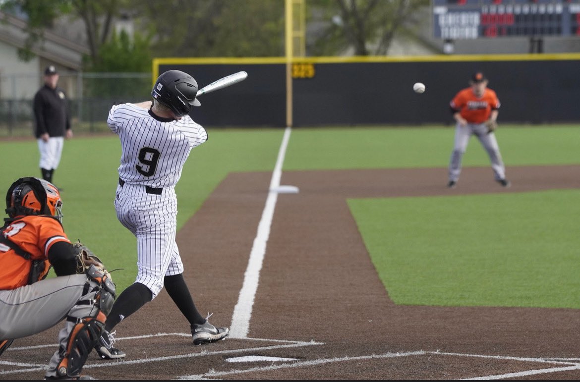 9️⃣ DAYS 

Cooper Bates will wear #9 again for the Tigers this season, looking to play a big role in the outfield and on the mound!

BA scrimmages again tonight at home vs Sapulpa. First pitch set to 5:00pm.

#AnchorDown
