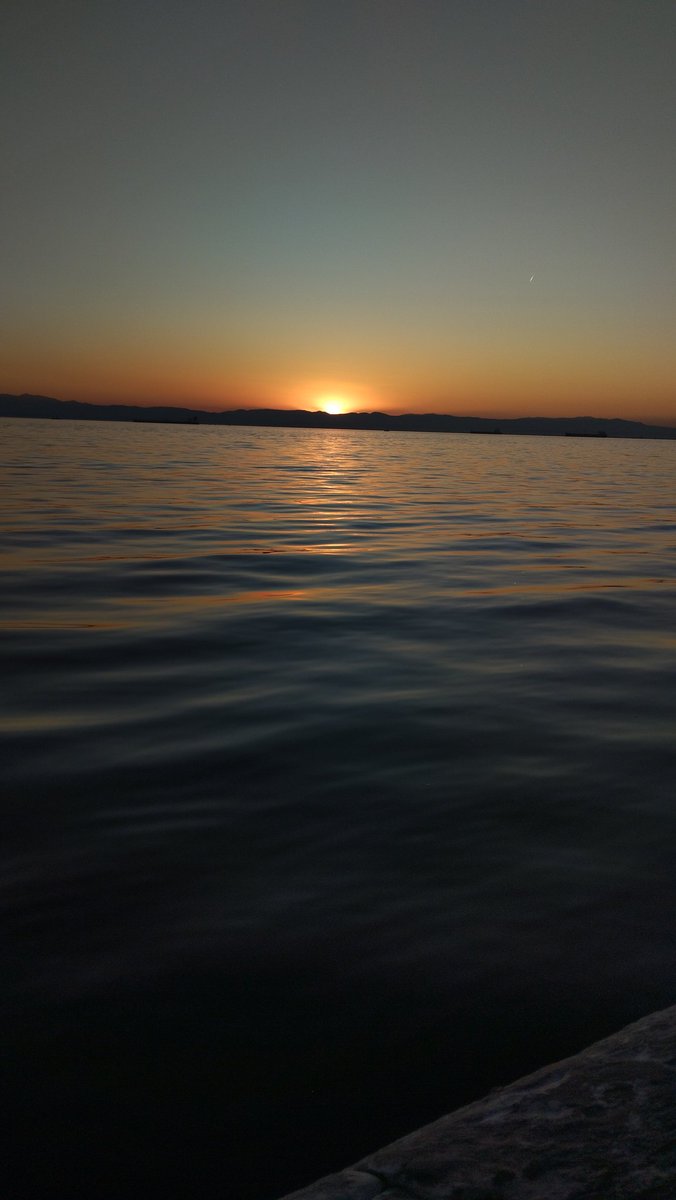 Isabellasc__'s tweet photo. Sueño cumplido ver el atardecer en Grecia https://t.co/vOwF8qVvdR