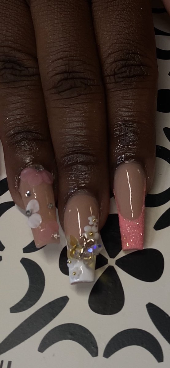 Kittywhipp3dd's tweet photo. Nail inspo 🥹 honestly I think my fav set so far 
#nailtech #nails #nailinspo #nailart #naildesign #nailedit #smallbusiness #cutenails https://t.co/tOCx0KvS09