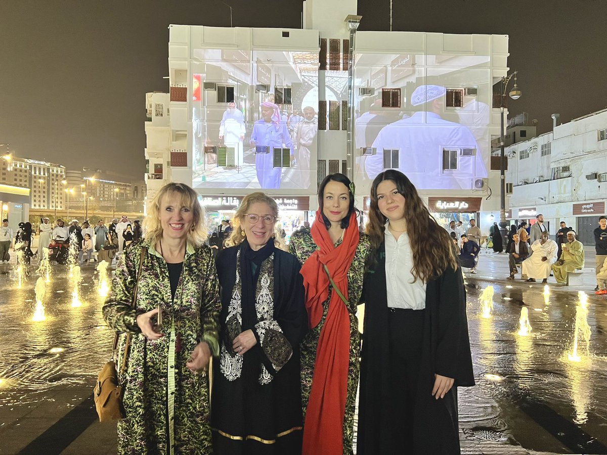 SwissEmbassyKSA's tweet image. Our artist Catherine Gfeller developed the #Rhythms project together with Aline Garibian in #Medina, 🇨🇭Ambassador Yasmine Chatila and Loulou Assad joined the team  for the opening night in the framework of Smart Madinah Forum 2023