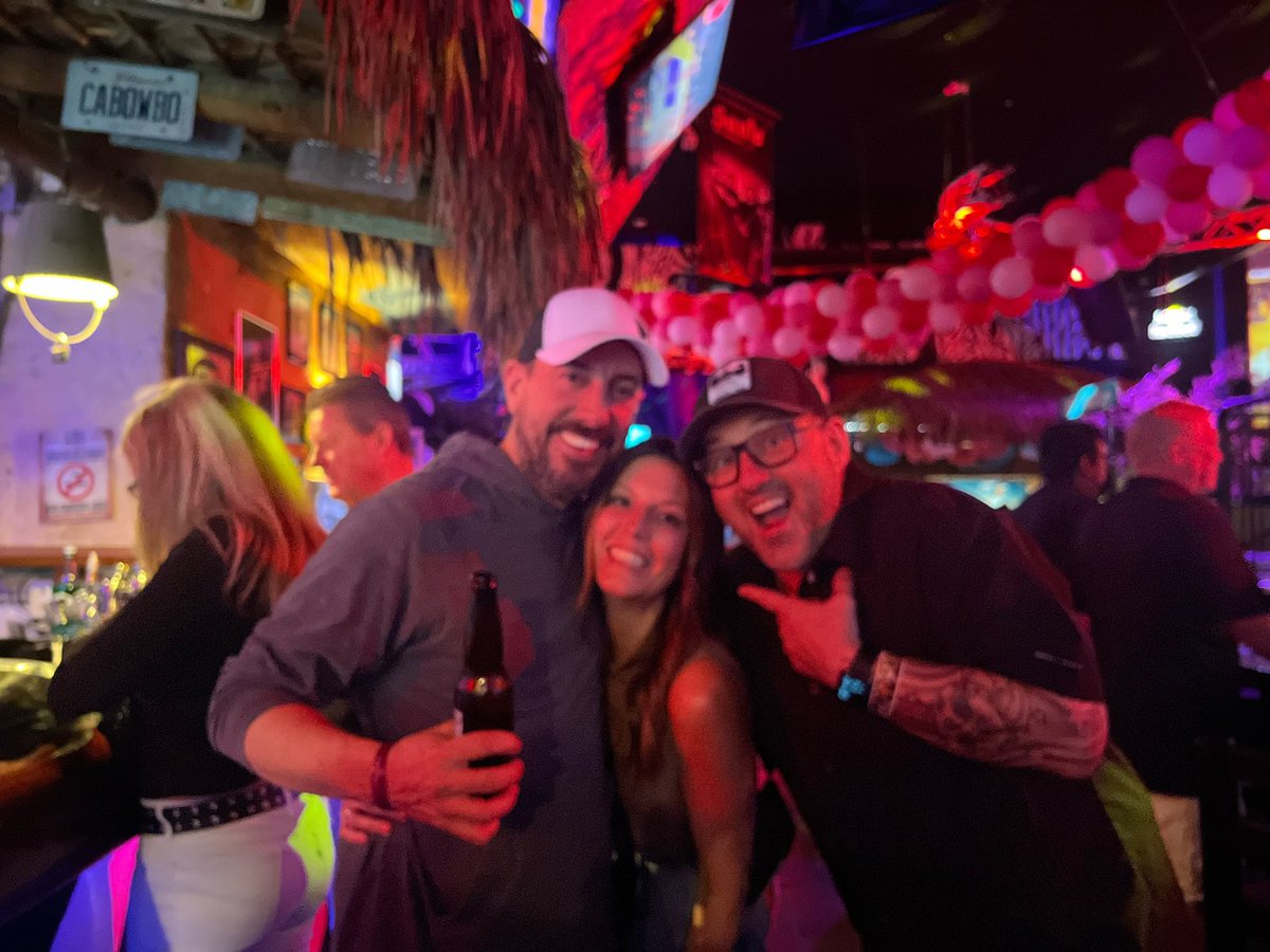 younger35's tweet image. Big thanks to @KEEim_Hawkey for the hospitality last week watching a kickass band in Cabo!  What a fun time!!
Thanks for the pics and fun memories!  @Chris_Hawkey what pipes!